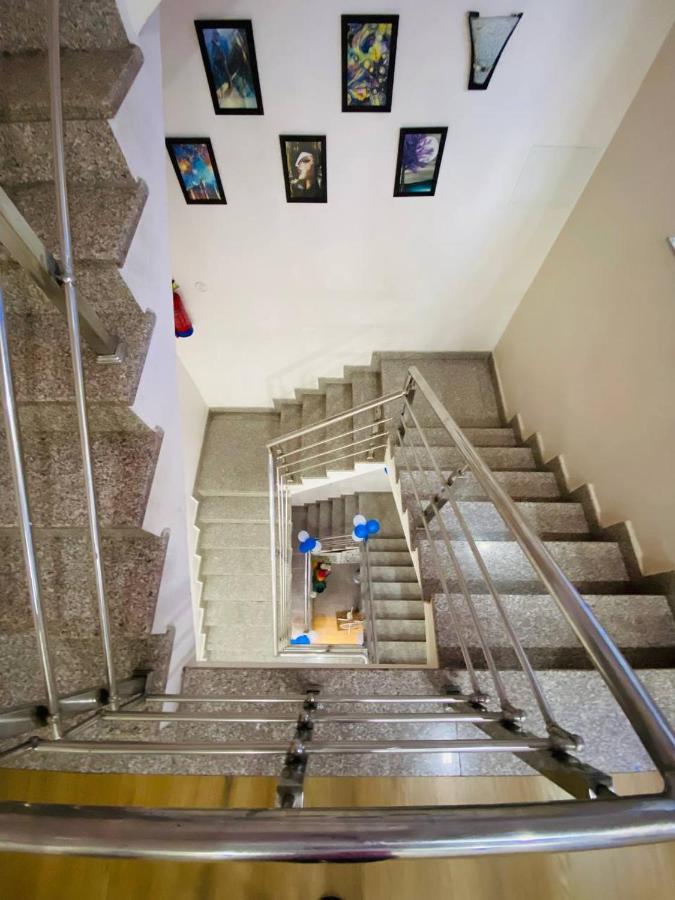 The Century Plaza Hotel Bénarès Extérieur photo