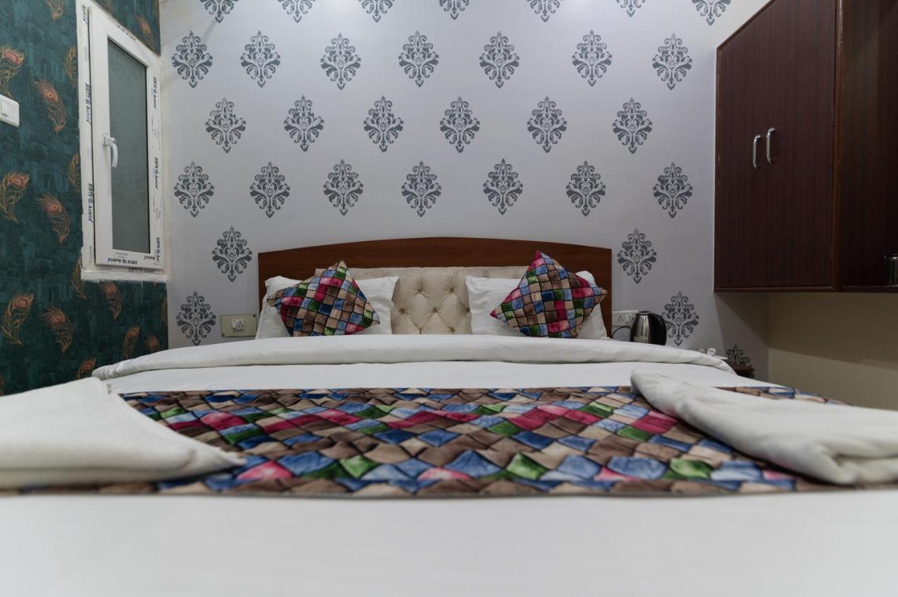 The Century Plaza Hotel Bénarès Extérieur photo