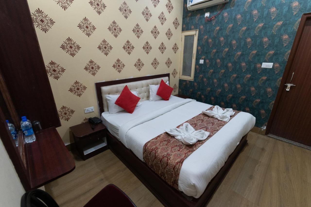 The Century Plaza Hotel Bénarès Extérieur photo