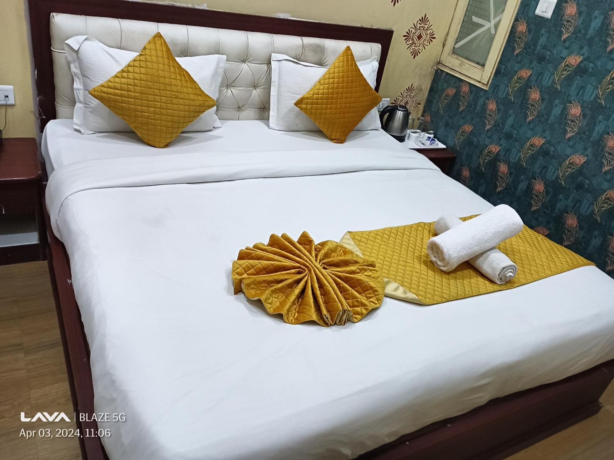 The Century Plaza Hotel Bénarès Extérieur photo